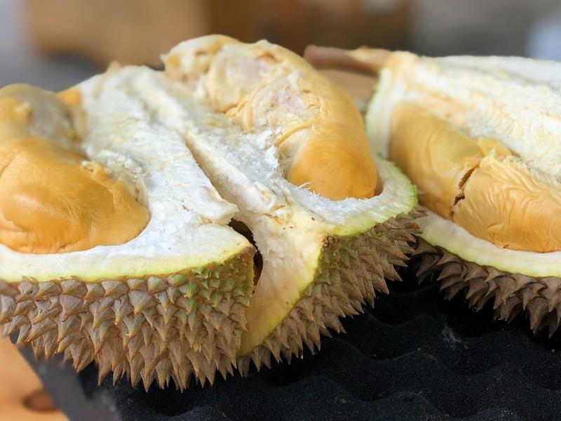 How to Plop Hair for Bouncy, Beautiful Curls